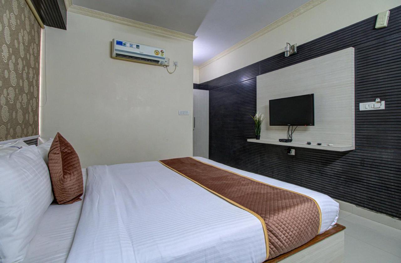 Hotel Royal Classio, Bangalore Extérieur photo