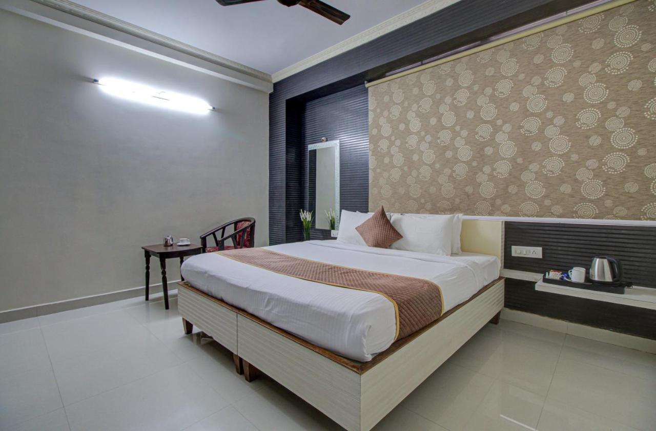 Hotel Royal Classio, Bangalore Extérieur photo
