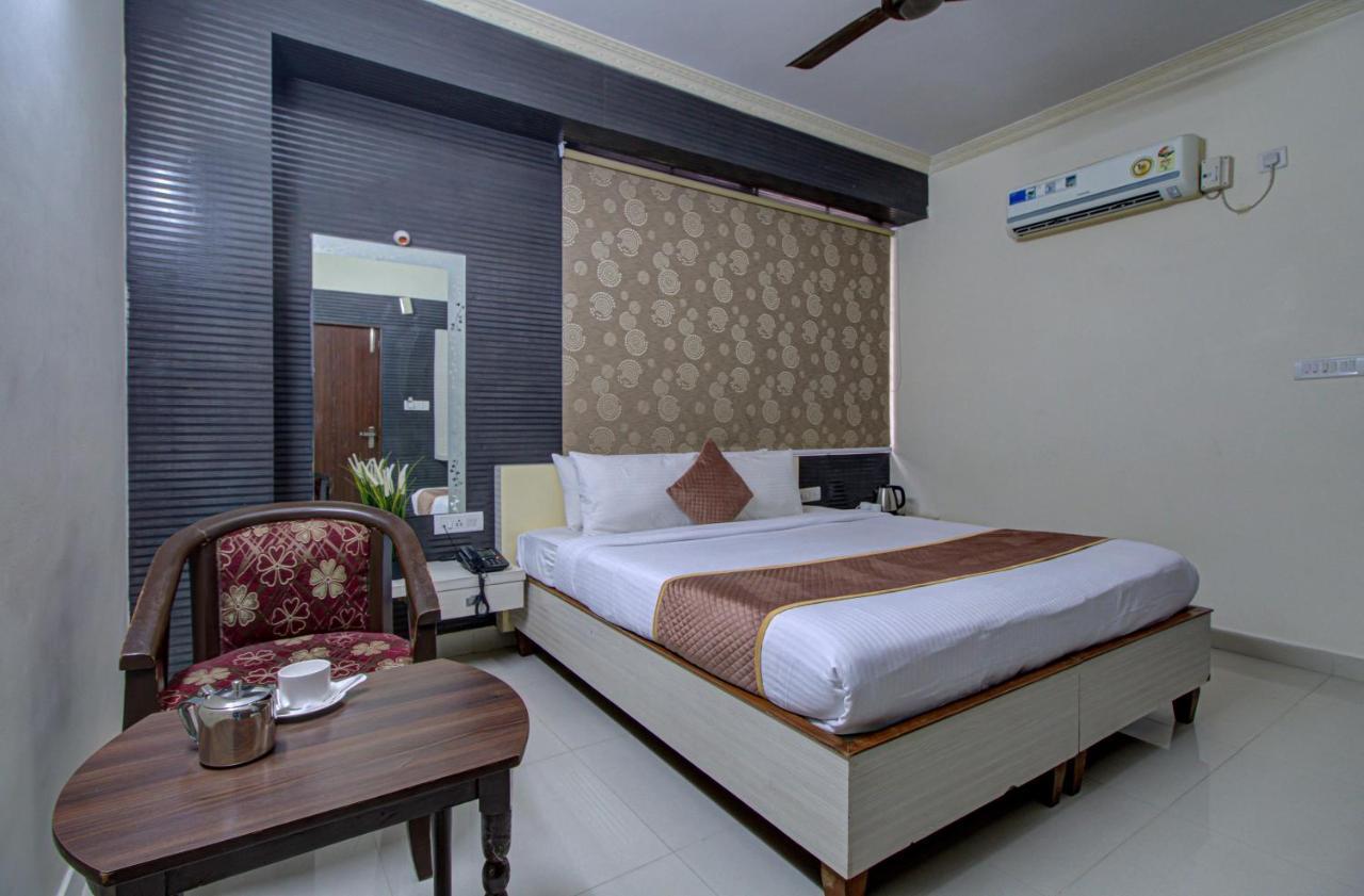 Hotel Royal Classio, Bangalore Extérieur photo