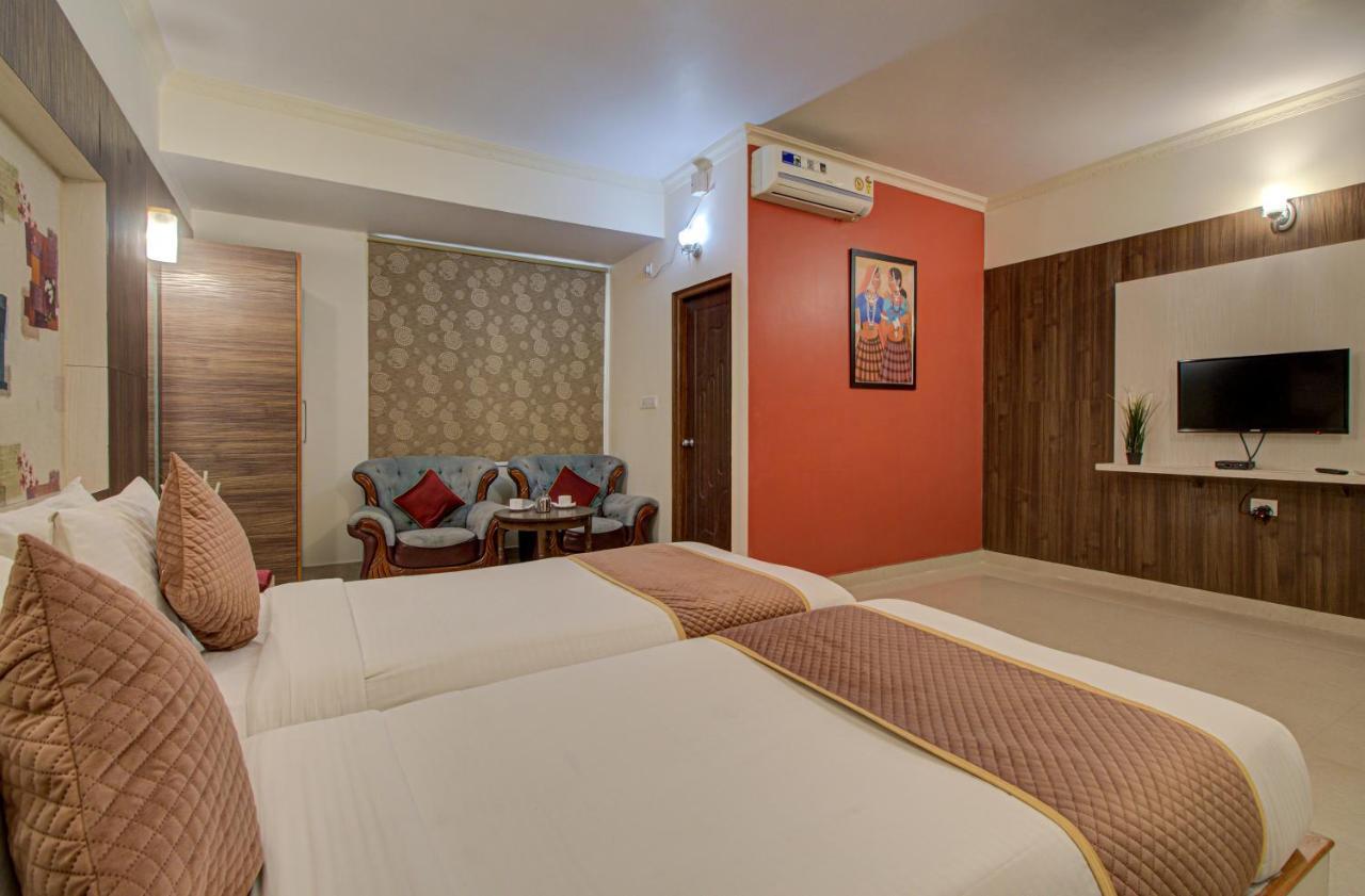 Hotel Royal Classio, Bangalore Extérieur photo