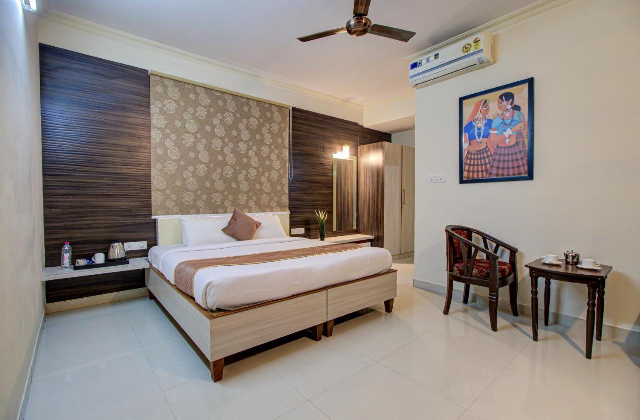 Hotel Royal Classio, Bangalore Extérieur photo