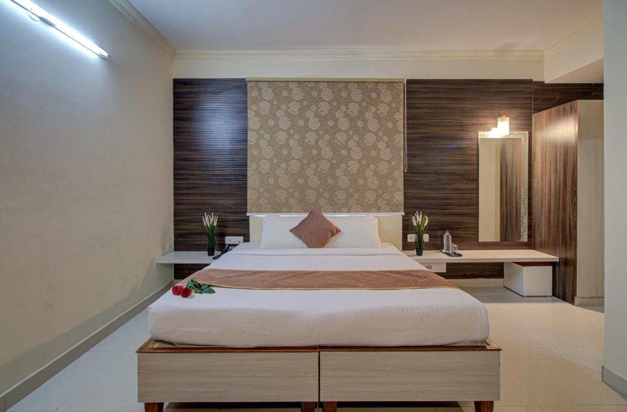 Hotel Royal Classio, Bangalore Extérieur photo