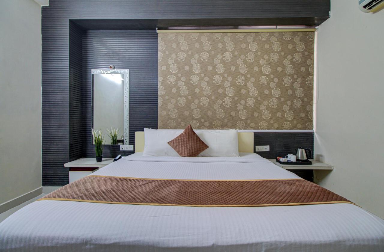 Hotel Royal Classio, Bangalore Extérieur photo