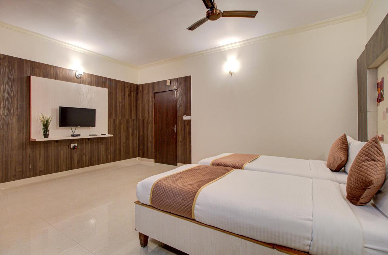Hotel Royal Classio, Bangalore Extérieur photo