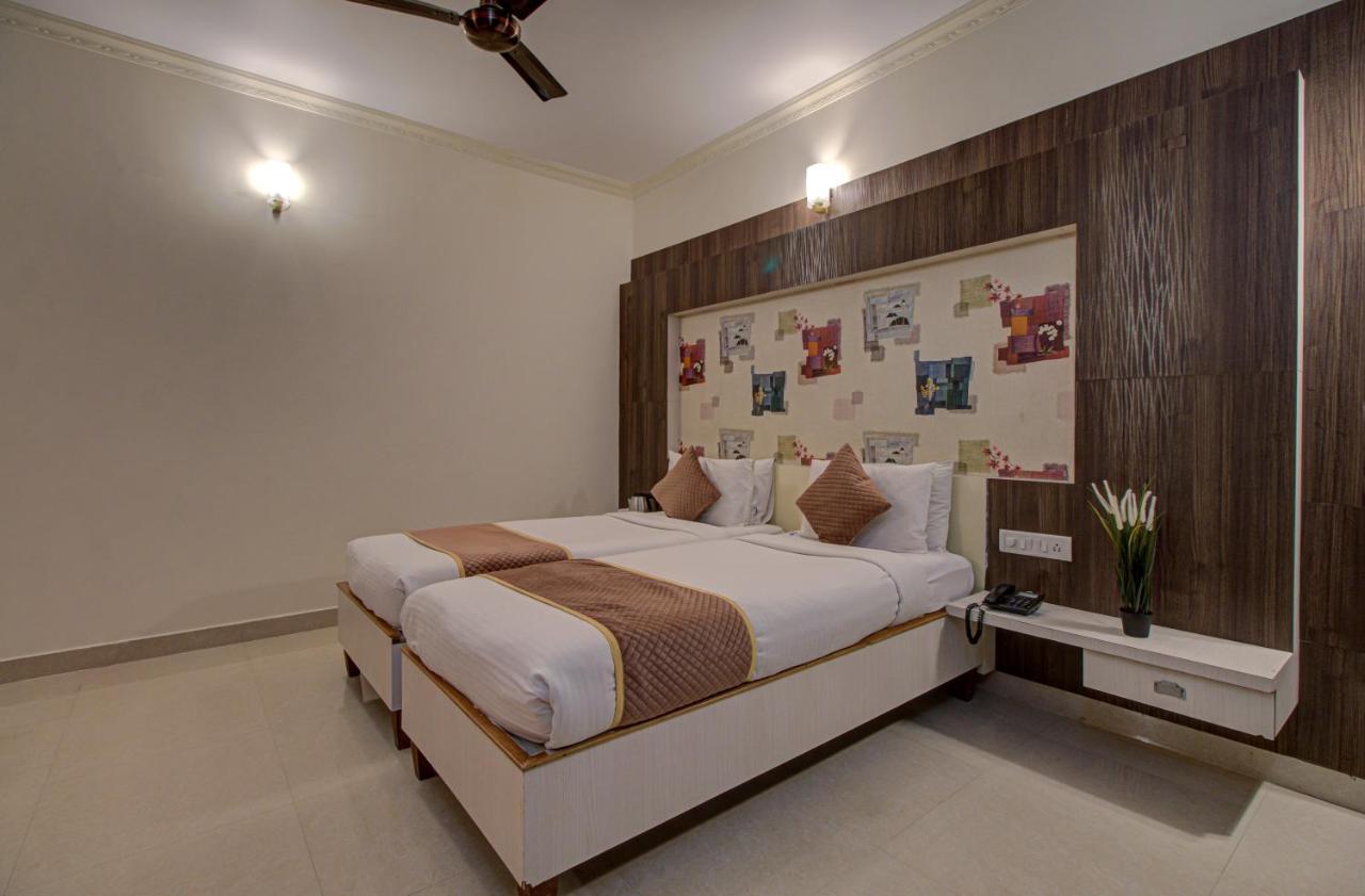 Hotel Royal Classio, Bangalore Extérieur photo
