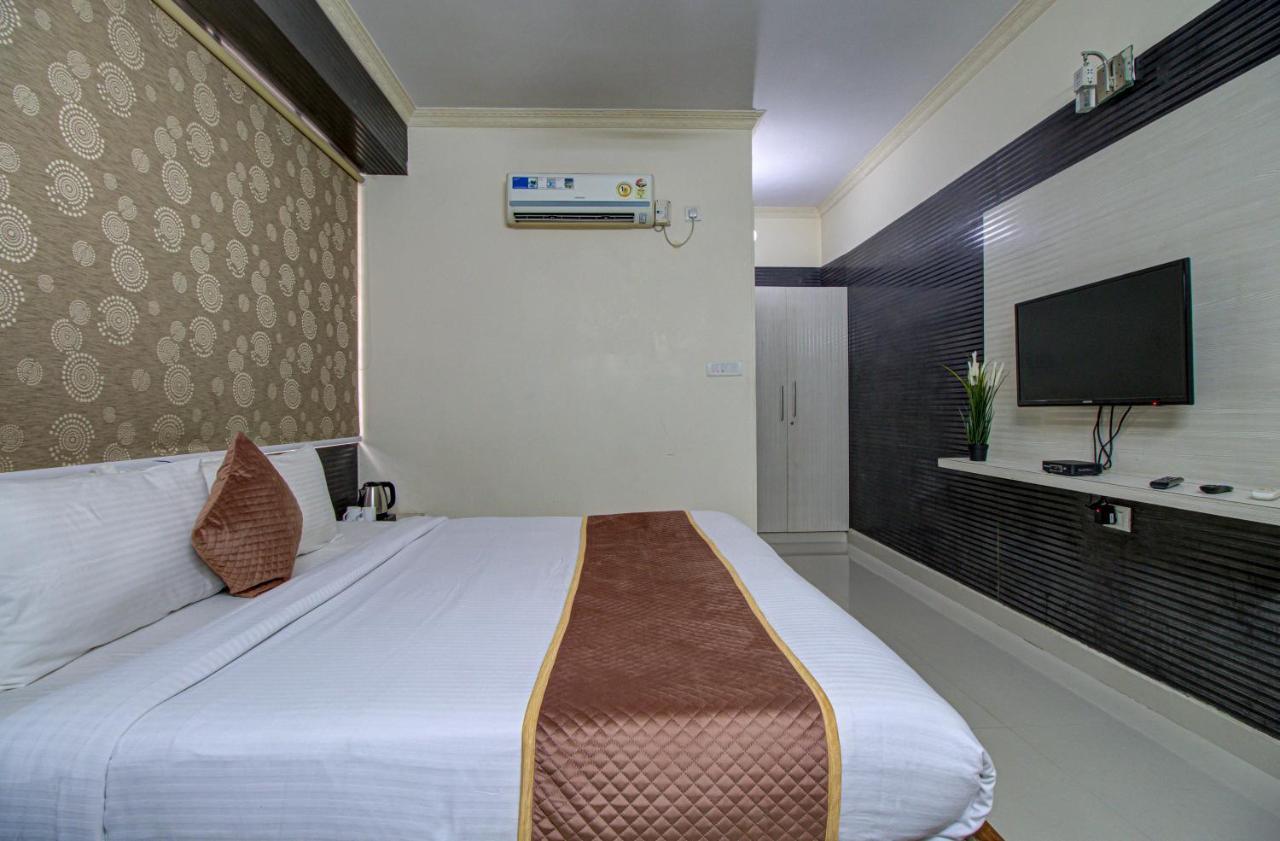Hotel Royal Classio, Bangalore Extérieur photo