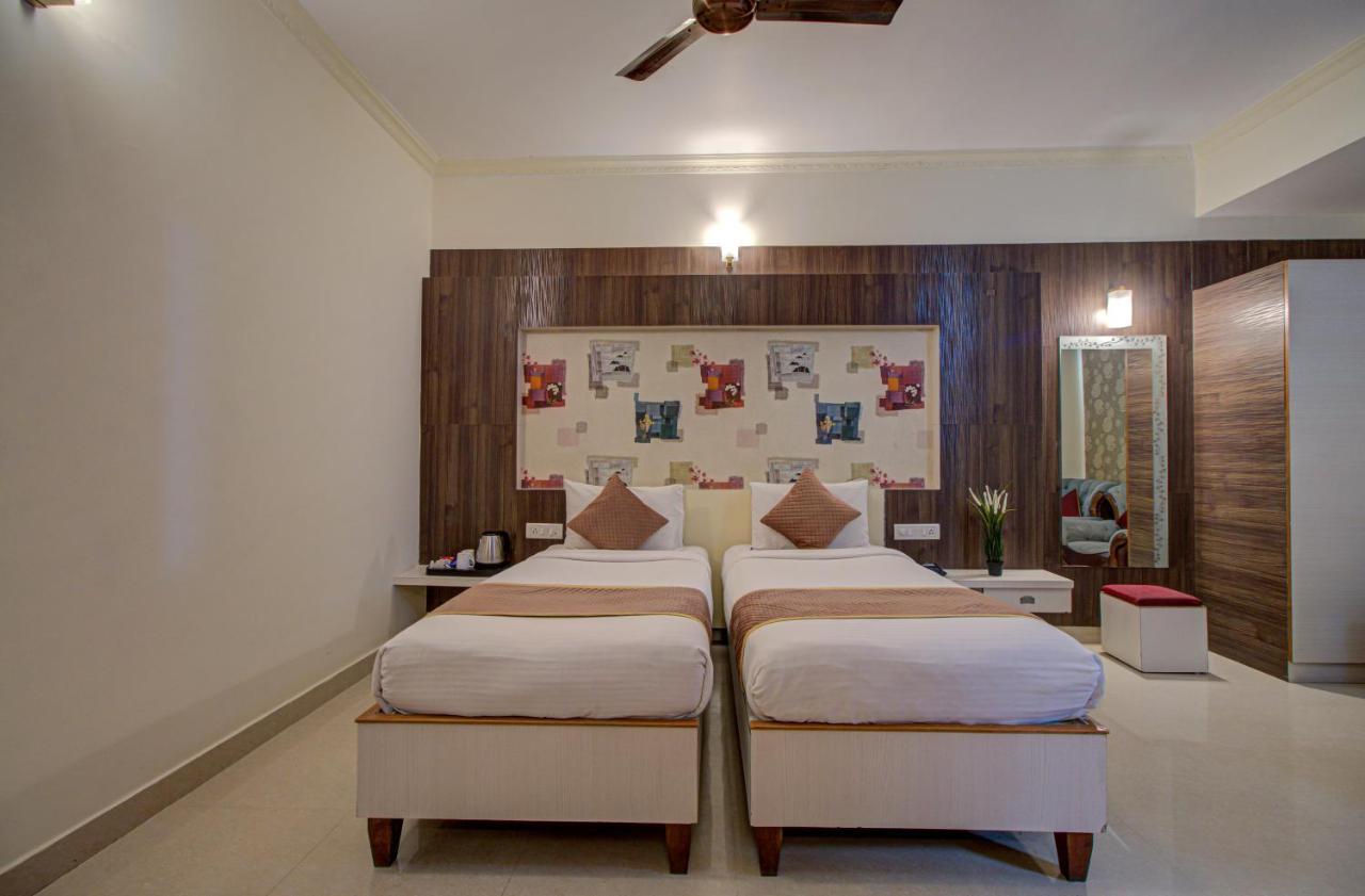 Hotel Royal Classio, Bangalore Extérieur photo